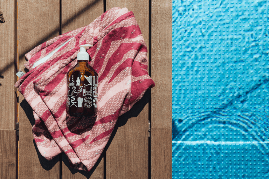 Top-down photo of the Soeder bottle with Alfredo Häberli illustration by the pool at the 25hours Hotel Zurich West