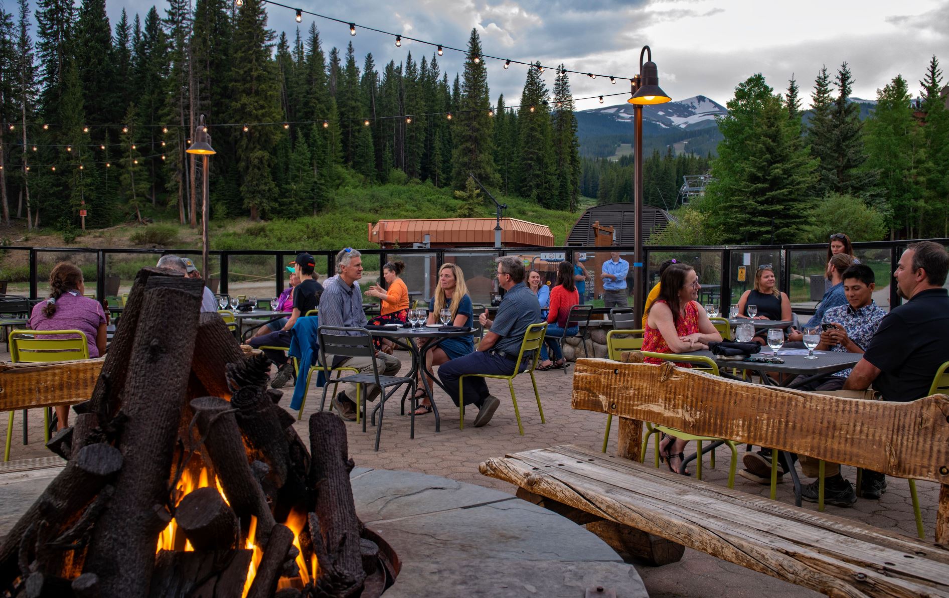 DAILY HAPPY HOUR IS BACK!