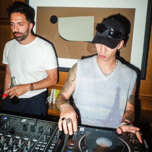 DJs