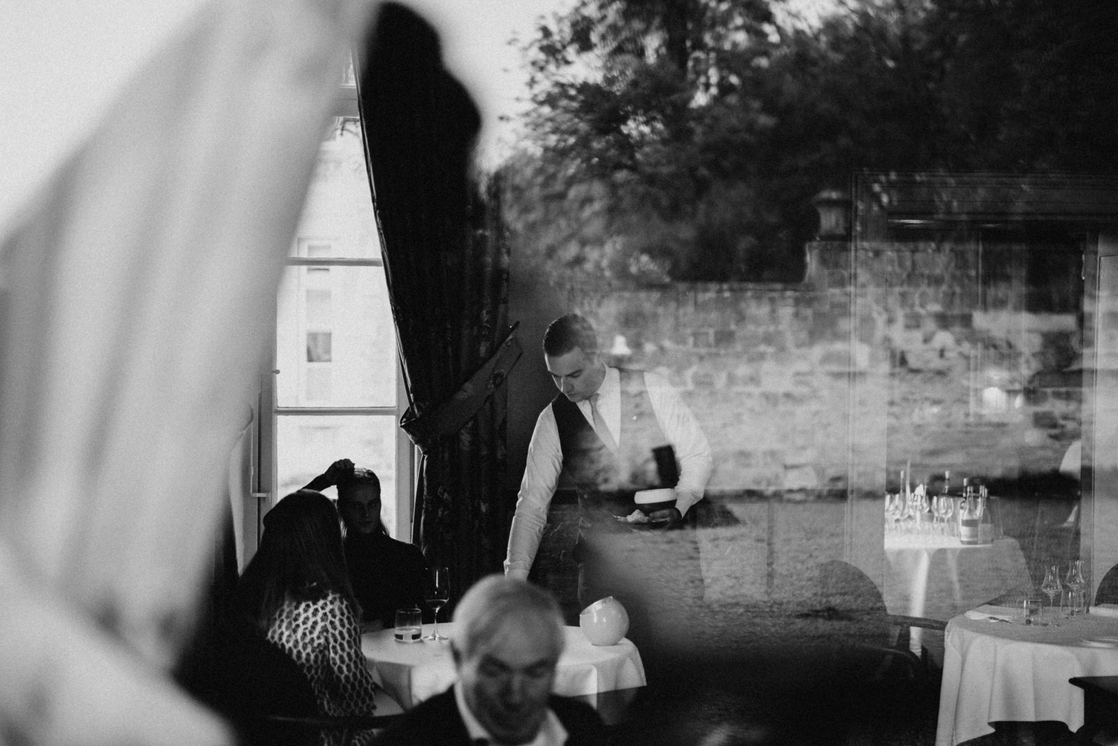 gastheer in restaurant